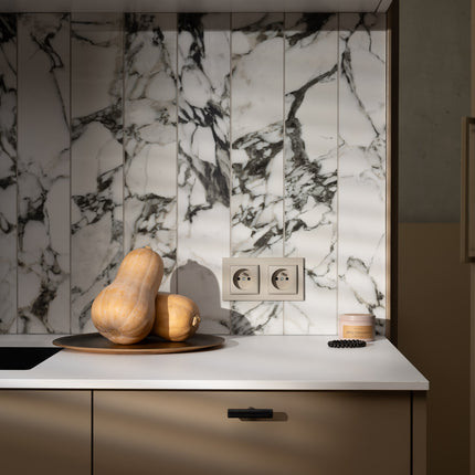 Kynda Light Stopcontact met penaarde - Inbouw | Taupe